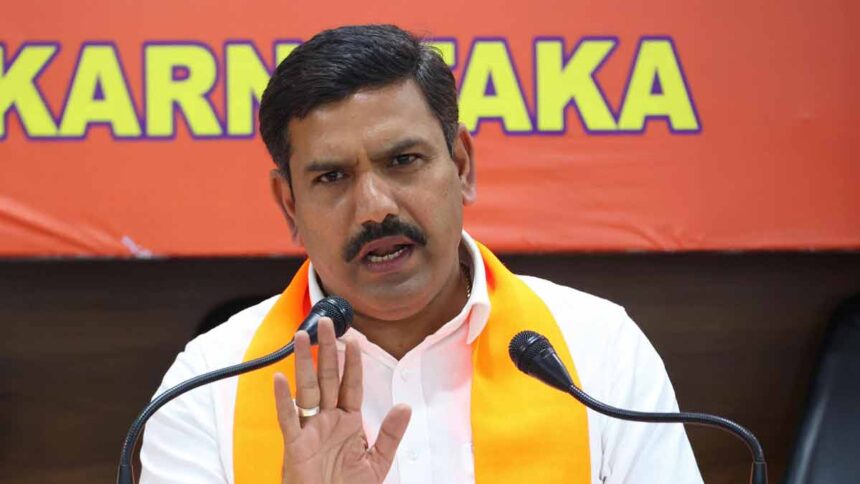 ರಾಜ್ಯದಲ್ಲಿ ಕ್ರಾಂತಿ ಆಗುತ್ತೋ ಮಹಾಕ್ರಾಂತಿ ಆಗುತ್ತೋ ಕಾದುನೋಡೋಣ : ಬಿ. ವೈ ವಿಜಯೇಂದ್ರ ರಾಜ್ಯದಲ್ಲಿ ಕ್ರಾಂತಿ ಆಗುತ್ತೋ ಮಹಾಕ್ರಾಂತಿ ಆಗುತ್ತೋ ಕಾದುನೋಡೋಣ : ಬಿ. ವೈ ವಿಜಯೇಂದ್ರ