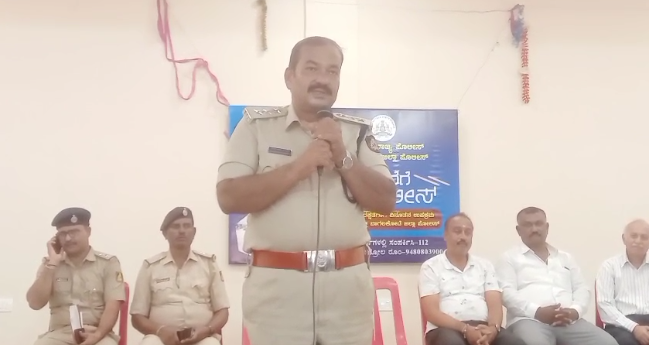 ಮನೆ ಮನೆಗೆ ಪೋಲೀಸ್  ಬಾಗಲಕೋಟ ಜಿಲ್ಲೆಯಲ್ಲಿ ವಿನೂತನ ಕಾರ್ಯಕ್ರಮ ಜಾರಿ 