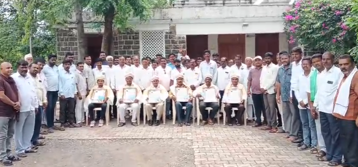 ಕರ್ನಾಟಕ ರಾಜ್ಯ ದಲಿತ ಸಂಘರ್ಷ ಸಮೀತಿ ಅಥಣಿ ವತಿಯಿಂದ ಅಧಿಕಾರಿಗಳಿಗೆ ಹಾಗೂ ಕ್ರೀಡಾ ಪಟುಗೆ ಸನ್ಮಾನ