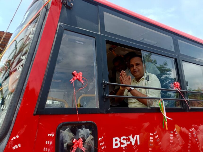  ಶಕ್ತಿ ಯೋಜನೆಯಿಂದ ಮೈಲಿಗಲ್ಲು,ಬಸ್ ನಲ್ಲಿ ಪ್ರಯಾಣಿಸಿದ ಶಾಸಕ ಗಣೇಶ ಹುಕ್ಕೇರಿ