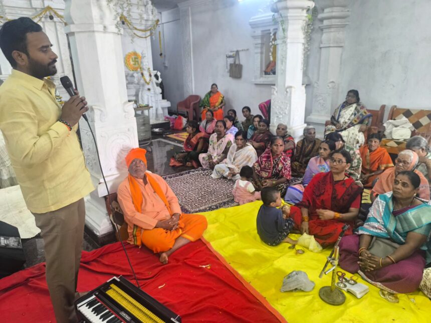 ಗುನ್ನಳ್ಳಿಯ ದತ್ತಮಂದಿರದಲ್ಲಿ ಭಕ್ತಿಭಾವದ ಗುರುಪೂರ್ಣಿಮೆ ಆಚರಣೆ ಗುನ್ನಳ್ಳಿಯ ದತ್ತಮಂದಿರದಲ್ಲಿ ಭಕ್ತಿಭಾವದ ಗುರುಪೂರ್ಣಿಮೆ ಆಚರಣೆ