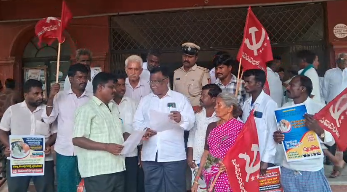 ಧರ್ಮಸ್ಥಳದಲ್ಲಿ ಅತ್ಯಾಚಾರ ಕೊಲೆ ಪ್ರಕರಣ ಖಂಡಿಸಿ ಪ್ರತಿಭಟನೆ ಧರ್ಮಸ್ಥಳದಲ್ಲಿ ಅತ್ಯಾಚಾರ ಕೊಲೆ ಪ್ರಕರಣ ಖಂಡಿಸಿ ಪ್ರತಿಭಟನೆ