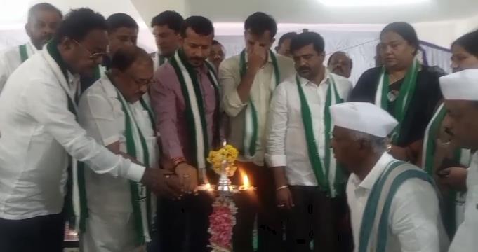 ” ಜೆಡಿಎಸ್ ಪಕ್ಷಕ್ಕೆ ಮೊಸ ಮಾಡಿದರು ಪಕ್ಷ ಕುಗ್ಗಿಲ್ಲ ಬಲಿಷ್ಠವಾಗಿದೆ ಪೂರ್ವ ಭಾವಿ ಸಭೆಯಲ್ಲಿ ಗುಡಿಗಿದ – ರಮೇಶ್ ಗೌಡ್ರು “