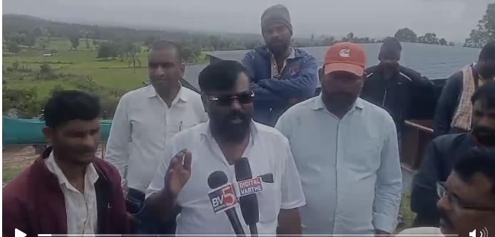 ಕ್ರಷಾರ್ ಸ್ಥಳಾಂತರಕ್ಕೆ ಗ್ರಾಮಸ್ಥರ ಆಕ್ರೋಶ ಕ್ರಷಾರ್ ಸ್ಥಳಾಂತರಕ್ಕೆ ಗ್ರಾಮಸ್ಥರ ಆಕ್ರೋಶ