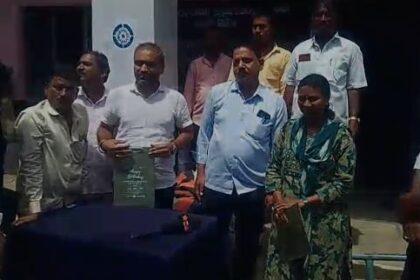 ಶಾಲೆ ಮಕ್ಕಳಿಗೆ ಪರೀಕ್ಷೆ ಪ್ಯಾಡ್ ನೀಡುವುದರ ಮೂಲಕ ಶಿಲಾರಕೊಟ್ ನಲ್ಲಿ ಖರ್ಗೆಯವರ ಜನ್ಮ ದಿನದ ಆಚರಣೆ