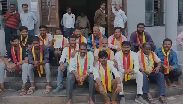 ಗೋವಾ ಸರಕಾರದ ವಿರುದ್ಧ ಅಥಣಿಯಲ್ಲಿ ಕರವೇ ಆಕ್ರೋಶ ಗೋವಾ ಸರಕಾರದ ವಿರುದ್ಧ ಅಥಣಿಯಲ್ಲಿ ಕರವೇ ಆಕ್ರೋಶ