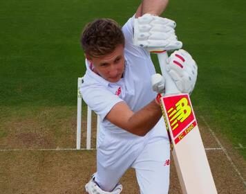 ಮ್ಯಾಂಚೆಸ್ಟರ್ ಟೆಸ್ಟ್: ಇಂಗ್ಲೆಂಡ್ ಗೆ ಇನ್ನಿಂಗ್ಸ್ ಮುನ್ನಡೆ