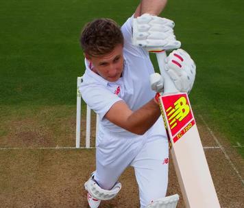 ಮ್ಯಾಂಚೆಸ್ಟರ್ ಟೆಸ್ಟ್: ಇಂಗ್ಲೆಂಡ್ ಗೆ ಇನ್ನಿಂಗ್ಸ್ ಮುನ್ನಡೆ ಮ್ಯಾಂಚೆಸ್ಟರ್ ಟೆಸ್ಟ್: ಇಂಗ್ಲೆಂಡ್ ಗೆ ಇನ್ನಿಂಗ್ಸ್ ಮುನ್ನಡೆ