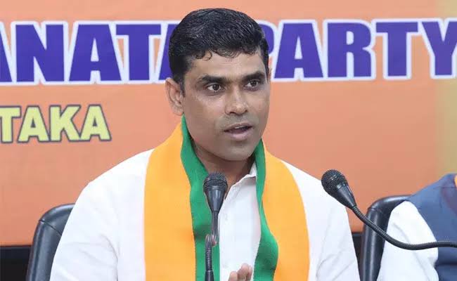 ಕೈ ಸರ್ಕಾರ ಅಸ್ತಿತ್ವಕ್ಕೆ ಬಂದ ಮೇಲೆ ಅರಾಜಕತೆಯು ಪರಾಕಾಷ್ಠೆ ತಲುಪಿದೆ : ಪಿ. ರಾಜೀವ್ ಕೈ ಸರ್ಕಾರ ಅಸ್ತಿತ್ವಕ್ಕೆ ಬಂದ ಮೇಲೆ ಅರಾಜಕತೆಯು ಪರಾಕಾಷ್ಠೆ ತಲುಪಿದೆ : ಪಿ. ರಾಜೀವ್