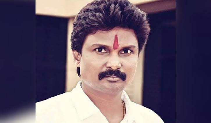 ಲಖನ್ ಜಾರಕಿಹೊಳಿ ಭೇಟಿಯಾಗಿ ಪ್ರತ್ಯೇಕ ಸಭೆ ನಡೆಸಿದ ರೆಬಲ್ ಟೀಂ ಲಖನ್ ಜಾರಕಿಹೊಳಿ ಭೇಟಿಯಾಗಿ ಪ್ರತ್ಯೇಕ ಸಭೆ ನಡೆಸಿದ ರೆಬಲ್ ಟೀಂ