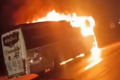 ಬೈಕ್ ಡಿಕ್ಕಿಯಾಗಿ ಹೊತ್ತಿ ಉರಿದ ಬಸ್ : ಸವಾರ ಸ್ಥಳದಲ್ಲೇ ಸಾವು 