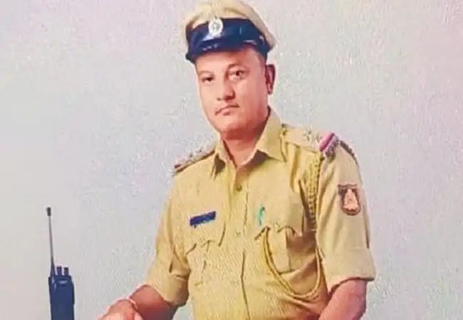 ಮಗನಿಗೆ ಸರ್ಕಾರಿ ನೌಕರಿ ಸಿಗಲಿ ಎಂದು ಆತ್ಮಹತ್ಯೆ : ಪಿಎಸ್ಐ ಡೆತ್ ನೋಟ್ ನಲ್ಲಿ ಉಲ್ಲೇಖ ಮಗನಿಗೆ ಸರ್ಕಾರಿ ನೌಕರಿ ಸಿಗಲಿ ಎಂದು ಆತ್ಮಹತ್ಯೆ : ಪಿಎಸ್ಐ ಡೆತ್ ನೋಟ್ ನಲ್ಲಿ ಉಲ್ಲೇಖ