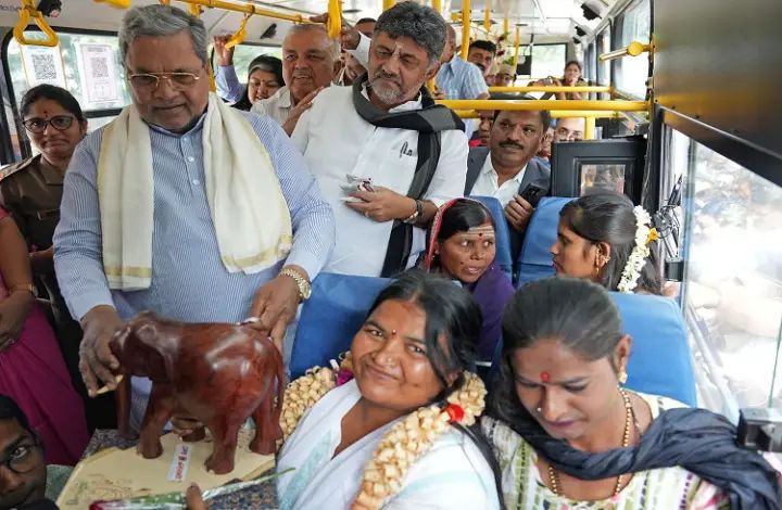 500 ನೇ ಕೋಟಿ ಶಕ್ತಿ ಟಿಕೆಟ್ ಪಡೆದ ಮಹಿಳೆಗೆ ಸಿಎಂ ಸನ್ಮಾನ