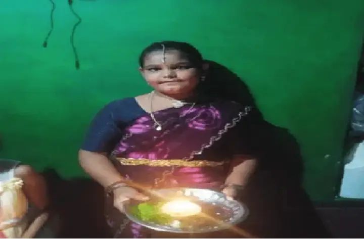 ಶಾಲೆಗೆ ತೆರಳುತ್ತಿರುವಾಗಲೇ ಕುಸಿದು ಬಿದ್ದು ವಿದ್ಯಾರ್ಥಿನಿ ಸಾವು ಶಾಲೆಗೆ ತೆರಳುತ್ತಿರುವಾಗಲೇ ಕುಸಿದು ಬಿದ್ದು ವಿದ್ಯಾರ್ಥಿನಿ ಸಾವು