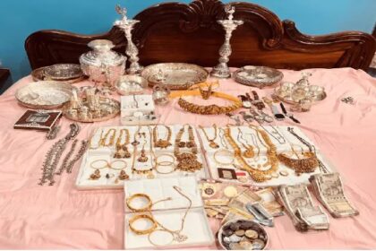 ಐಎಎಸ್ ಅಧಿಕಾರಿ ಸೇರಿ 8 ಅಧಿಕಾರಿಗಳ ಮೇಲೆ ಲೋಕಾಯುಕ್ತ ರೇಡ್ : 37.41 ಕೋಟಿ ಆಸ್ತಿ ಪತ್ತೆ