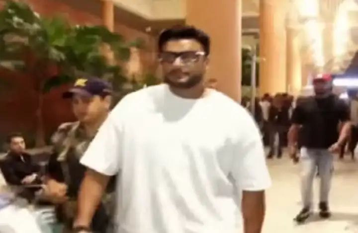 ಡೆವಿಲ್’ ಚಿತ್ರೀಕರಣ ಮುಗಿಸಿ ತಡರಾತ್ರಿ ಬೆಂಗಳೂರಿಗೆ ಬಂದ ನಟ ದರ್ಶನ್ ಡೆವಿಲ್’ ಚಿತ್ರೀಕರಣ ಮುಗಿಸಿ ತಡರಾತ್ರಿ ಬೆಂಗಳೂರಿಗೆ ಬಂದ ನಟ ದರ್ಶನ್