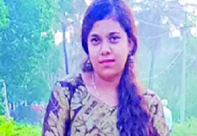 4ನೇ ಸಲವೂ SSLC ಫೇಲ್ : ವಿದ್ಯಾರ್ಥಿನಿ ಆತ್ಮಹತ್ಯೆ 4ನೇ ಸಲವೂ SSLC ಫೇಲ್ : ವಿದ್ಯಾರ್ಥಿನಿ ಆತ್ಮಹತ್ಯೆ