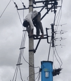 ವಿದ್ಯುತ್ ತಗುಲಿ ಹೆಸ್ಕಾಂ ಸಿಬ್ಬಂದಿ ಸಾವು.