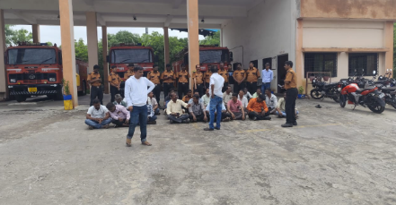 ವೈಟಿಪಿಎಸ್ ಅಗ್ನಿಶಾಮಕ ದಳ ಸಿಬ್ಬಂದಿಗೆ ವಜಾಗೊಳಿಸಿದ್ದನ್ನು ಖಂಡಿಸಿ ಪ್ರತಿಭಟನೆ ವೈಟಿಪಿಎಸ್ ಅಗ್ನಿಶಾಮಕ ದಳ ಸಿಬ್ಬಂದಿಗೆ ವಜಾಗೊಳಿಸಿದ್ದನ್ನು ಖಂಡಿಸಿ ಪ್ರತಿಭಟನೆ