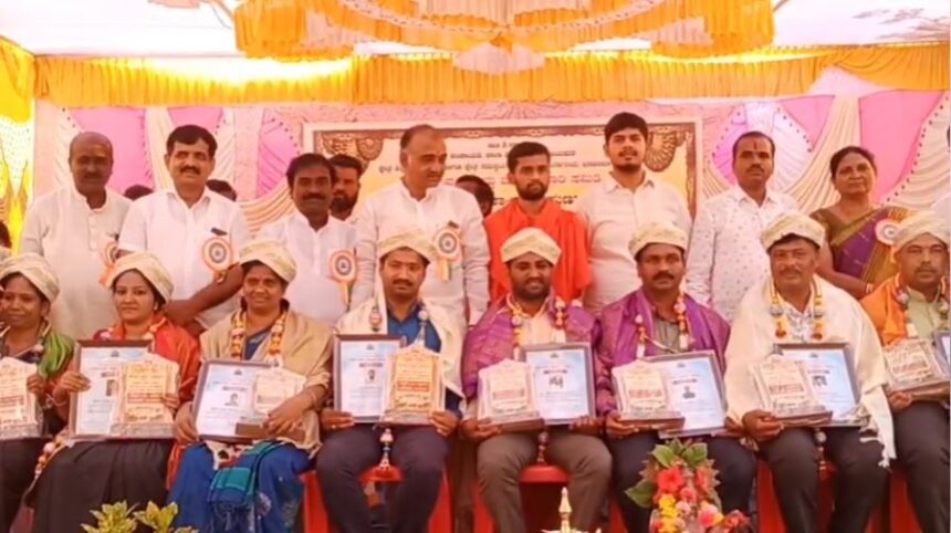 ಶಿಕ್ಷಕರಿಗೆ ಹಾಗೂ ಎಸ್ ಎಸ್ ಎಲ್ ಸಿ ವಿದ್ಯಾರ್ಥಿಗಳಿಗೆ ಅಭಿನಂದನಾ ಸಮಾರಂಭ