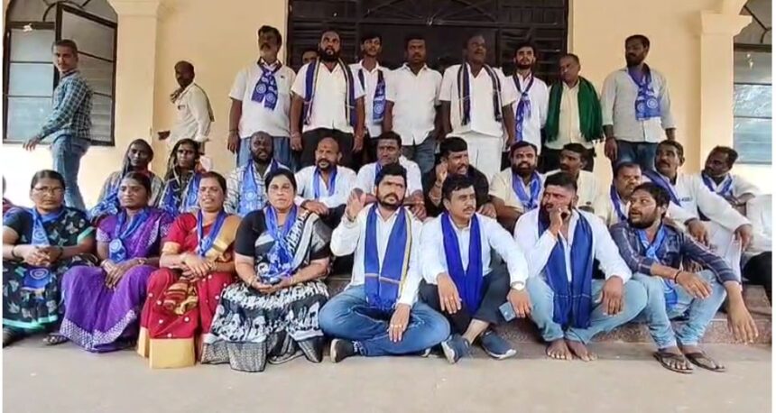 ಸಂವಿಧಾನ ಬಗ್ಗೆ ನಟ ಪ್ರಥಮ ಹೇಳಿಕೆ ಖಂಡಿಸಿ ಗೋಕಾಕದಲ್ಲಿ ದಲಿತಪರ ಸಂಘಟನೆಗಳಿಂದ ಪ್ರತಿಭಟನೆ ಸಂವಿಧಾನ ಬಗ್ಗೆ ನಟ ಪ್ರಥಮ ಹೇಳಿಕೆ ಖಂಡಿಸಿ ಗೋಕಾಕದಲ್ಲಿ ದಲಿತಪರ ಸಂಘಟನೆಗಳಿಂದ ಪ್ರತಿಭಟನೆ