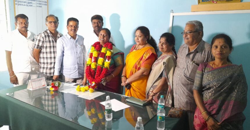 ಪಟ್ಟಣ ಪಂಚಾಯ್ತಿ ಅಧ್ಯಕ್ಷರಾಗಿ ಶೀಲಾ ಶಿವಪ್ಪ ನಾಯಕ ಅವಿರೋಧ ಆಯ್ಕೆ ಪಟ್ಟಣ ಪಂಚಾಯ್ತಿ ಅಧ್ಯಕ್ಷರಾಗಿ ಶೀಲಾ ಶಿವಪ್ಪ ನಾಯಕ ಅವಿರೋಧ ಆಯ್ಕೆ