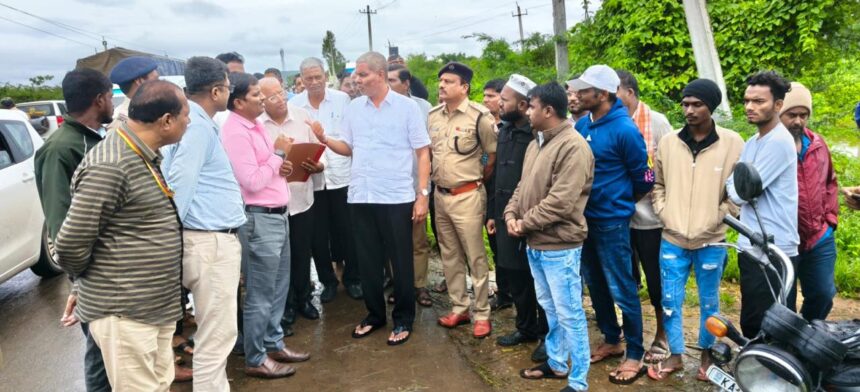 ಪ್ರವಾಹ ಭೀತಿ: ತಾಲೂಕಾಧಿಕರಿಗಳ ಜೊತೆ ಶಾಸಕ ಬಾಲಚಂದ್ರ ಜಾರಕಿಹೋಳಿ ಸಭೆ