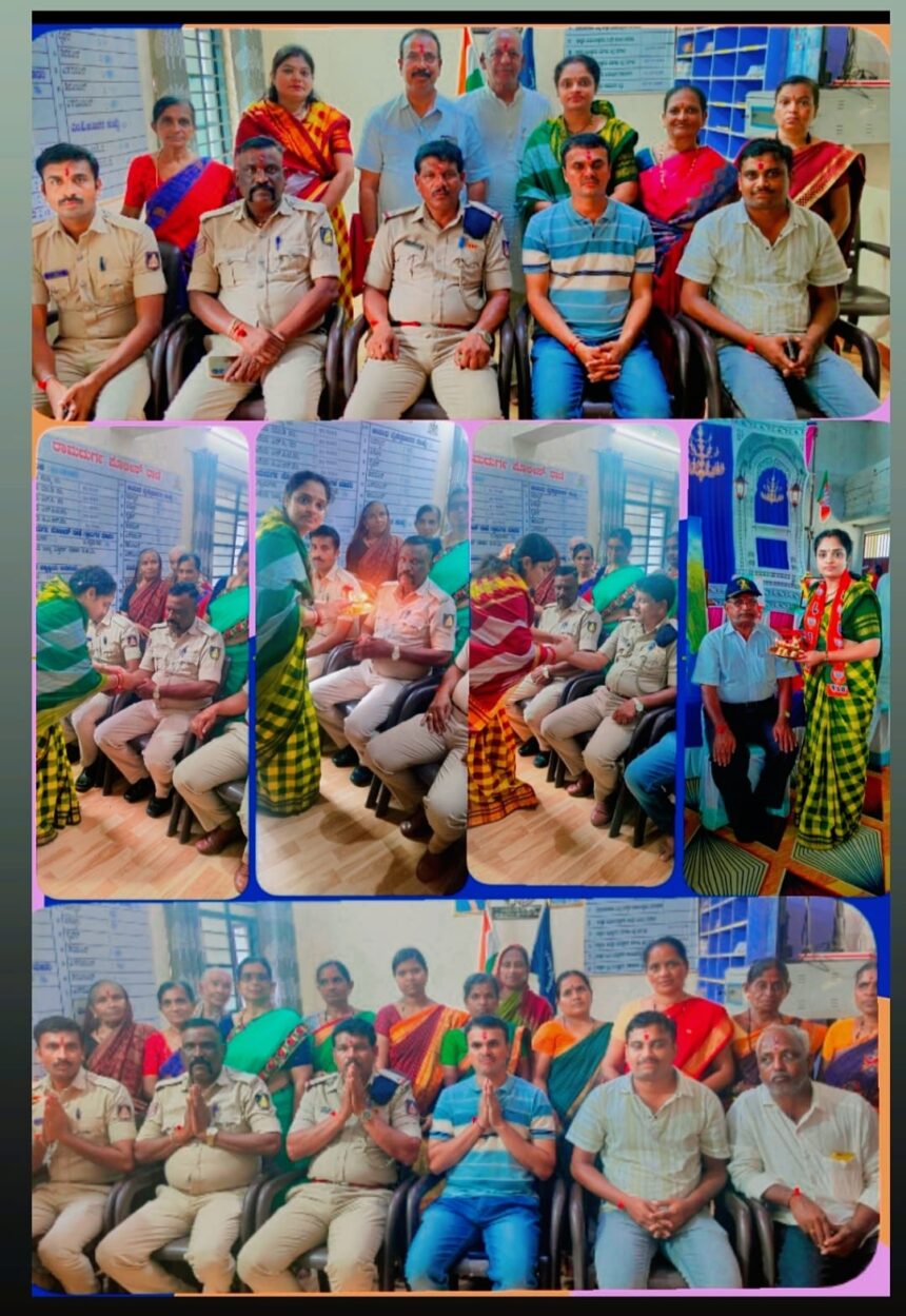 ರಾಮದುರ್ಗ ಪೊಲೀಸ್ ಠಾಣೆಯಲ್ಲಿ ‘ರಕ್ಷಾ ಬಂಧನ’ ಆಚರಣೆ ರಾಮದುರ್ಗ ಪೊಲೀಸ್ ಠಾಣೆಯಲ್ಲಿ ‘ರಕ್ಷಾ ಬಂಧನ’ ಆಚರಣೆ