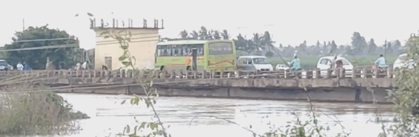 ಪ್ರವಾಹ ಪೀಡಿತ ಪ್ರದೇಶಕ್ಕೆ ಜಿಲ್ಲಾಧಿಕಾರಿ ಭೆಟ್ಟಿ: ಮುಂಜಾಗ್ರತೆ ವಹಿಸಲು ಸೂಚನೆ ಪ್ರವಾಹ ಪೀಡಿತ ಪ್ರದೇಶಕ್ಕೆ ಜಿಲ್ಲಾಧಿಕಾರಿ ಭೆಟ್ಟಿ: ಮುಂಜಾಗ್ರತೆ ವಹಿಸಲು ಸೂಚನೆ