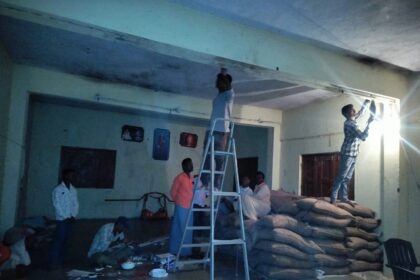 ವರದಿಗೆ ಎಚ್ಚೆತ್ತುಕೊಂಡ ಗ್ರಾಮ ಪಂಚಾಯಿತಿ ಸದಸ್ಯರು ಮತ್ತು ಅಧಿಕಾರಿಗಳು.