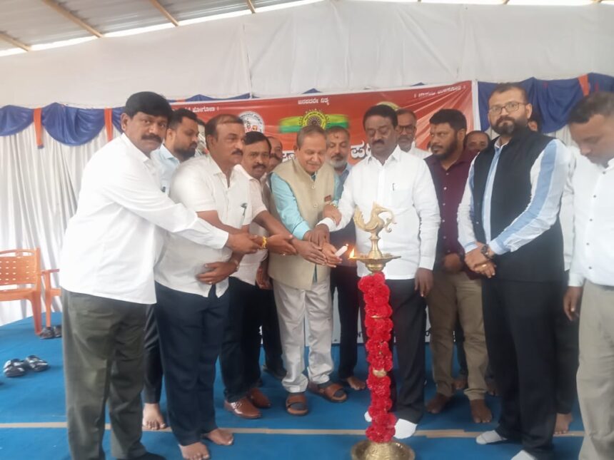 ಜಾನಪದವು ನಮ್ಮ ಸಂಸ್ಕೃತಿಯ ಪ್ರತೀಕ : ಡಾ. ಚಿಕ್ಕ ಹೆಜ್ಜಾಜಿ ಮಹಾದೇವ್ ಜಾನಪದವು ನಮ್ಮ ಸಂಸ್ಕೃತಿಯ ಪ್ರತೀಕ : ಡಾ. ಚಿಕ್ಕ ಹೆಜ್ಜಾಜಿ ಮಹಾದೇವ್