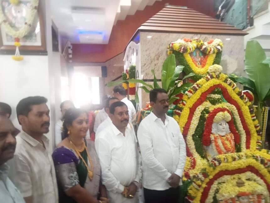 ಶ್ರೀ ಸತ್ಯನಾರಾಯಣ, ಶ್ರೀಹೊಂಗೇಲಕ್ಷ್ಮೀ ಅಮ್ಮನ ವೃತದಿಂದ ಪುಣ್ಯ ಪ್ರಾಪ್ತಿ : ಶಾಸಕ ಎಸ್ ಮುನಿರಾಜು” ಶ್ರೀ ಸತ್ಯನಾರಾಯಣ, ಶ್ರೀಹೊಂಗೇಲಕ್ಷ್ಮೀ ಅಮ್ಮನ ವೃತದಿಂದ ಪುಣ್ಯ ಪ್ರಾಪ್ತಿ : ಶಾಸಕ ಎಸ್ ಮುನಿರಾಜು”