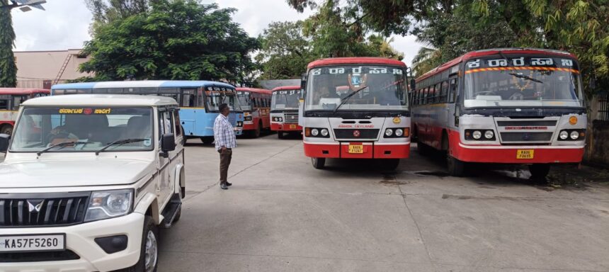 ತುರುವೇಕೆರೆಯಲ್ಲಿ ಬಸ್ ಮುಷ್ಕರ ಭಾಗಶಃ ಯಶಸ್ವಿ ತುರುವೇಕೆರೆಯಲ್ಲಿ ಬಸ್ ಮುಷ್ಕರ ಭಾಗಶಃ ಯಶಸ್ವಿ