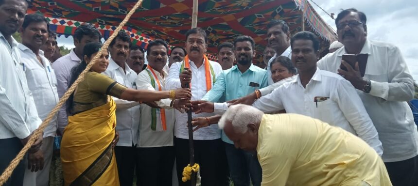 ವಿವಿಧ ಕಾಮಗಾರಿಗಳಿಗೆ ಭೂಮಿಪೂಜೆ ನೆರೆವೇರಿಸಿದ ಶಾಸಕ ಎ ಆರ್ ಕೃಷ್ಣಮೂರ್ತಿ ವಿವಿಧ ಕಾಮಗಾರಿಗಳಿಗೆ ಭೂಮಿಪೂಜೆ ನೆರೆವೇರಿಸಿದ ಶಾಸಕ ಎ ಆರ್ ಕೃಷ್ಣಮೂರ್ತಿ