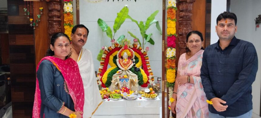 ಹೆಗ್ಗನಹಳ್ಳಿಯ ಮಾಜಿ ಪಾಲಿಕೆ ಸದಸ್ಯ ಭಾಗ್ಯಮ್ಮ ಕೃಷ್ಣಯ್ಯ ಅವರ ಮನೆಯಲ್ಲಿ ವರಮಹಾಲಕ್ಷ್ಮಿ ಸಂಭ್ರಮ ಹೆಗ್ಗನಹಳ್ಳಿಯ ಮಾಜಿ ಪಾಲಿಕೆ ಸದಸ್ಯ ಭಾಗ್ಯಮ್ಮ ಕೃಷ್ಣಯ್ಯ ಅವರ ಮನೆಯಲ್ಲಿ ವರಮಹಾಲಕ್ಷ್ಮಿ ಸಂಭ್ರಮ