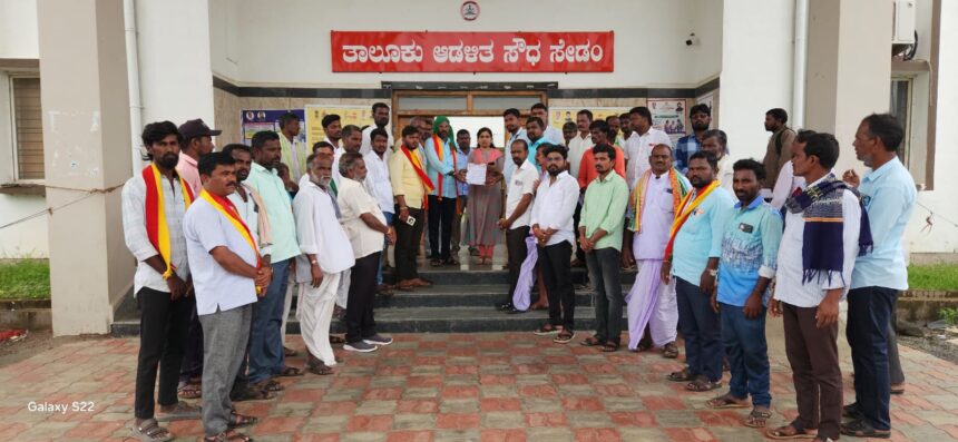 ವಿವಿಧ ಹಳ್ಳಿಗಳ ಹಣದಿ ರಸ್ತೆಗಳು ಸುಧಾರಣೆ ಮಾಡುವಂತೆ ಕರವೇ ಒತ್ತಾಯ ವಿವಿಧ ಹಳ್ಳಿಗಳ ಹಣದಿ ರಸ್ತೆಗಳು ಸುಧಾರಣೆ ಮಾಡುವಂತೆ ಕರವೇ ಒತ್ತಾಯ