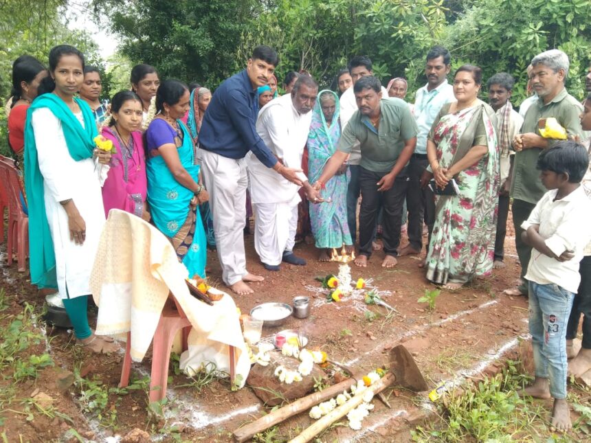 ಮಾಸಾಸನ ಪಡೆಯುವ ಸದಸ್ಯರಿಗೆ ಯೋಜನಯಿಂದ ವಾತ್ಸಲ್ಯ ಮನೆ ನಿರ್ಮಾಣ ಮಾಸಾಸನ ಪಡೆಯುವ ಸದಸ್ಯರಿಗೆ ಯೋಜನಯಿಂದ ವಾತ್ಸಲ್ಯ ಮನೆ ನಿರ್ಮಾಣ