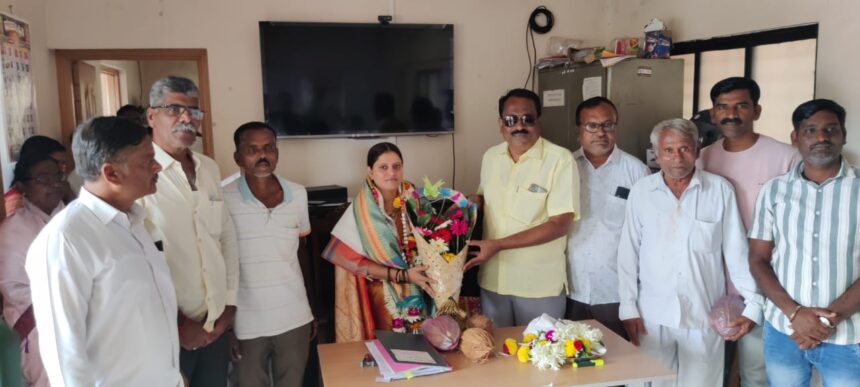 ಶಿರದವಾಡ ಗ್ರಾಮ ಪಂಚಾಯಿತಿ ಅಧ್ಯಕ್ಷರಾಗಿ ಯಾಸ್ಮಿನ ಚಾವುಸ್ ಅವಿರೋಧ ಆಯ್ಕೆ ಶಿರದವಾಡ ಗ್ರಾಮ ಪಂಚಾಯಿತಿ ಅಧ್ಯಕ್ಷರಾಗಿ ಯಾಸ್ಮಿನ ಚಾವುಸ್ ಅವಿರೋಧ ಆಯ್ಕೆ