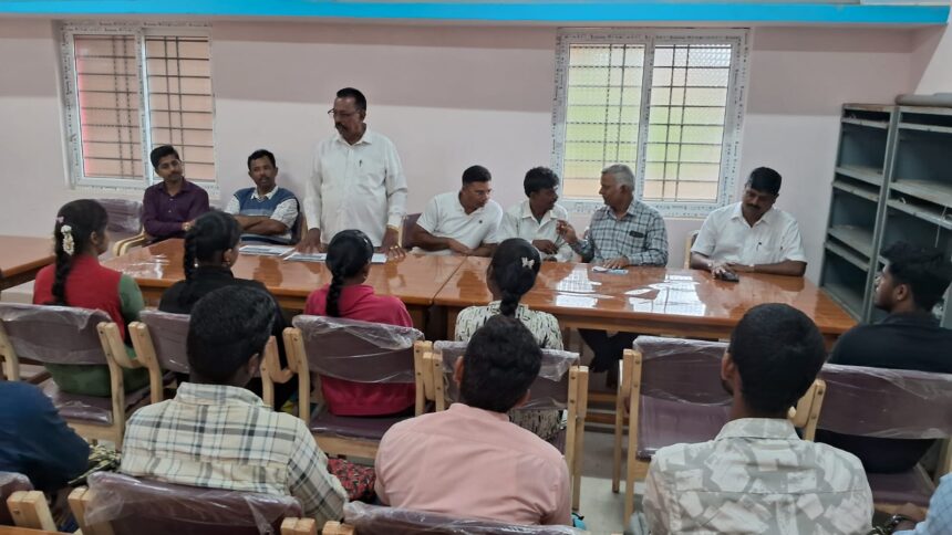 ಕಿತ್ತೂರು ರಾಣಿ ಚನ್ನಮ್ಮನ ನಾಡಿನಲ್ಲಿ ರಾಣಿ ಚನ್ನಮ್ಮ ಸ್ಪರ್ಧಾತ್ಮಕ ಪರೀಕ್ಷಾ ಕೇಂದ್ರ ಸ್ಥಾಪನೆ ಕಿತ್ತೂರು ರಾಣಿ ಚನ್ನಮ್ಮನ ನಾಡಿನಲ್ಲಿ ರಾಣಿ ಚನ್ನಮ್ಮ ಸ್ಪರ್ಧಾತ್ಮಕ ಪರೀಕ್ಷಾ ಕೇಂದ್ರ ಸ್ಥಾಪನೆ