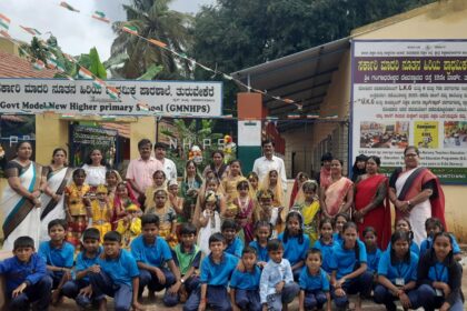 ರಾಧಾಕೃಷ್ಣರ ವೇಷ ಧರಿಸಿ ಸಂಭ್ರಮಿಸಿದ ಸರ್ಕಾರಿ ಶಾಲಾ ಪುಟಾಣಿಗಳು