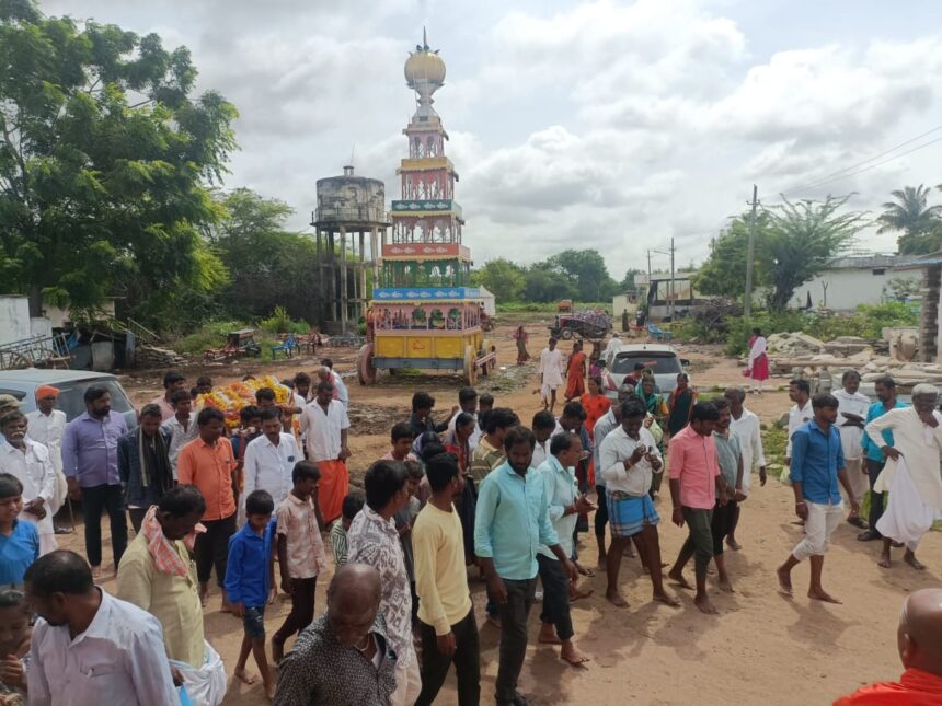 ಶ್ರೀ ಉರಿಲಿಂಗ ಪೆದ್ದಿಶ್ವರ ಮಠದಲ್ಲಿ ಶ್ರಾವಣ ಮಾಸದ ವಿಶೇಷ ಪ್ರಾರ್ಥನೆ ಮತ್ತು ಬಸವ ಸ್ತುತಿ. ಶ್ರೀ ಉರಿಲಿಂಗ ಪೆದ್ದಿಶ್ವರ ಮಠದಲ್ಲಿ ಶ್ರಾವಣ ಮಾಸದ ವಿಶೇಷ ಪ್ರಾರ್ಥನೆ ಮತ್ತು ಬಸವ ಸ್ತುತಿ.