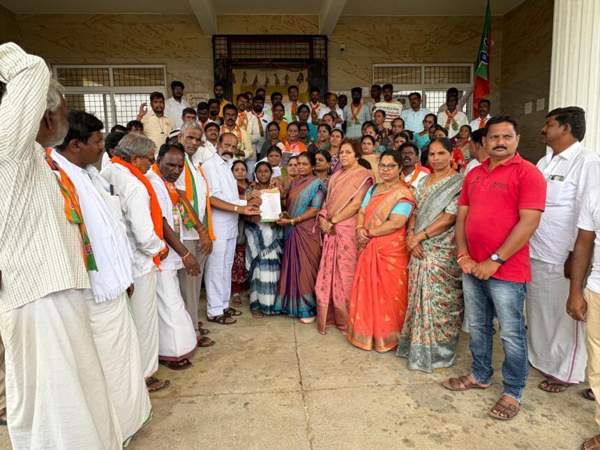 ಧರ್ಮಸ್ಥಳದ ವಿರುದ್ಧ ಅಪಪ್ರಚಾರವನ್ನು ಖಂಡಿಸಿ ಬಿಜೆಪಿ ವತಿಯಿಂದ ಬೃಹತ್ ಪ್ರತಿಭಟನೆ ಧರ್ಮಸ್ಥಳದ ವಿರುದ್ಧ ಅಪಪ್ರಚಾರವನ್ನು ಖಂಡಿಸಿ ಬಿಜೆಪಿ ವತಿಯಿಂದ ಬೃಹತ್ ಪ್ರತಿಭಟನೆ