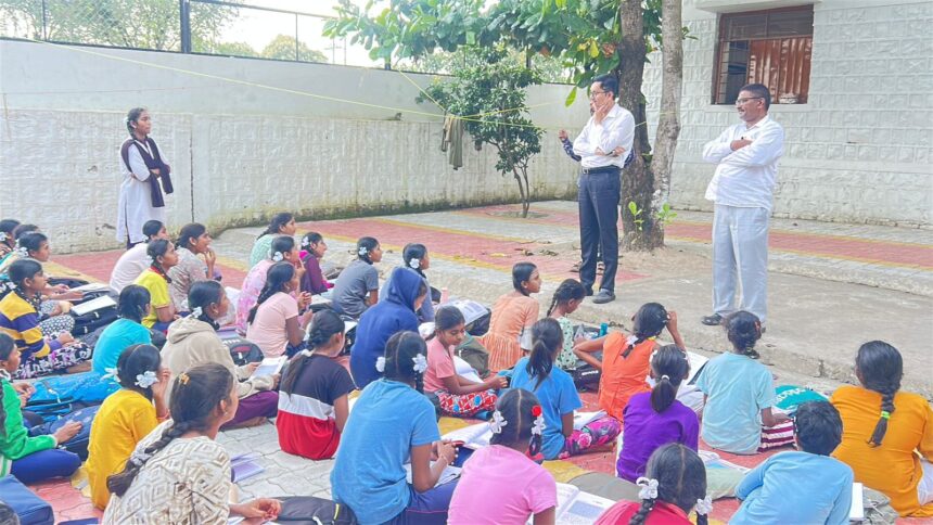 ಮಂಗಸೂಳಿ ವಸತಿ ಮೆಟ್ರಿಕ್ ಬಾಲಕಿಯರ ವಸತಿ ನಿಲಯಕ್ಕೆ ತಹಶೀಲ್ದಾರ ಆಕಸ್ಮಿಕ ಭೇಟಿ ಮಂಗಸೂಳಿ ವಸತಿ ಮೆಟ್ರಿಕ್ ಬಾಲಕಿಯರ ವಸತಿ ನಿಲಯಕ್ಕೆ ತಹಶೀಲ್ದಾರ ಆಕಸ್ಮಿಕ ಭೇಟಿ