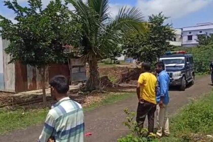 ಪೊಲೀಸ್ ಪೇದೆಗೆ ಚಾಕುವಿನಿಂದ ಇರಿದು ಕಳ್ಳರು ಪರಾರಿ