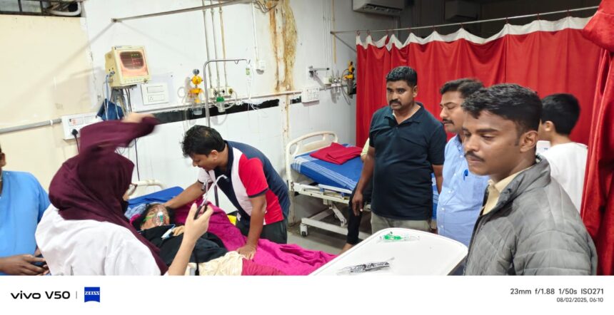 ಬಾಂಡ್ ಕಲ್ಲಿಗೆ ಕಾರು ಡಿಕ್ಕಿಯಾಗಿ ಪಲ್ಟಿ; ಉಡುಪಿ ಮೂಲದ ಓರ್ವ ಮಹಿಳೆ ಸಾವು; ಐವರಿಗೆ ಗಾಯ ಬಾಂಡ್ ಕಲ್ಲಿಗೆ ಕಾರು ಡಿಕ್ಕಿಯಾಗಿ ಪಲ್ಟಿ; ಉಡುಪಿ ಮೂಲದ ಓರ್ವ ಮಹಿಳೆ ಸಾವು; ಐವರಿಗೆ ಗಾಯ