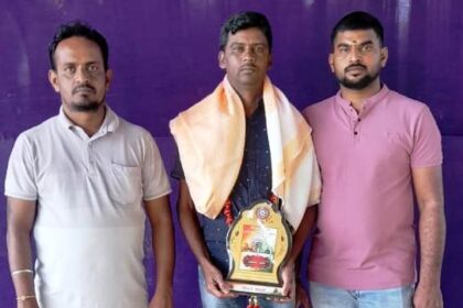 ರಂಗ ಕಲಾವಿದ ರಾಘವೇಂದ್ರಗೆ ತಾಲ್ಲೂಕು ಆಡಳಿತದಿಂದ ಸನ್ಮಾನ