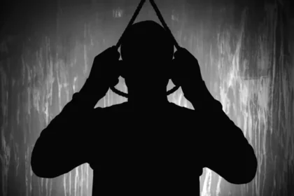 ಬಾರ್ ಒಂದರಲ್ಲಿ ವ್ಯಕ್ತಿಯೋರ್ವ ನೇಣಿಗೆ ಶರಣು