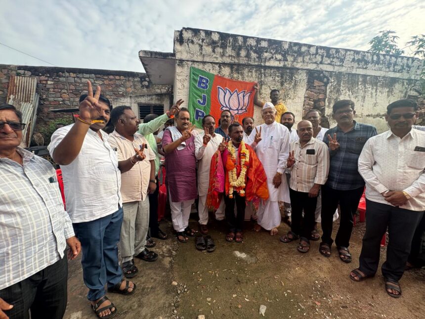 ವಿಜಯಶಾಲಿಯಾದ ಬಿಜೆಪಿಯ ಅಭ್ಯರ್ಥಿ ವಿಜಯಶಾಲಿಯಾದ ಬಿಜೆಪಿಯ ಅಭ್ಯರ್ಥಿ