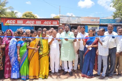 ಸಿಸಿ ರಸ್ತೆ ಉದ್ಘಾಟಿಸಿದ ಶಾಸಕ ವಿಜಯಾನಂದ ಕಾಶಪ್ಪನವರ್