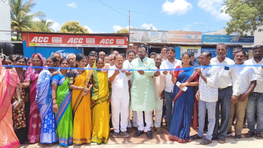 ಸಿಸಿ ರಸ್ತೆ ಉದ್ಘಾಟಿಸಿದ ಶಾಸಕ ವಿಜಯಾನಂದ ಕಾಶಪ್ಪನವರ್